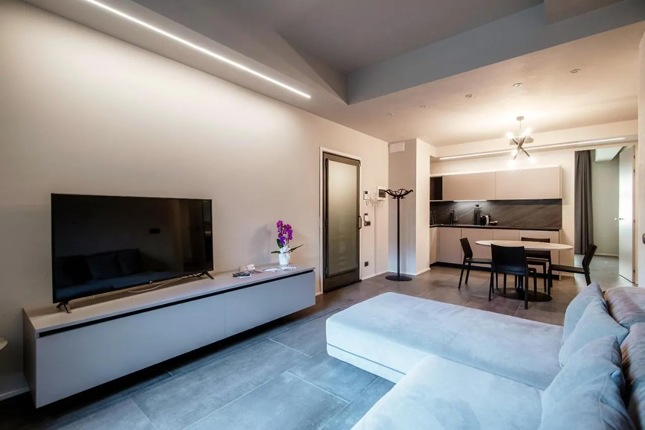 By The Lake - Downtown Como Apartment