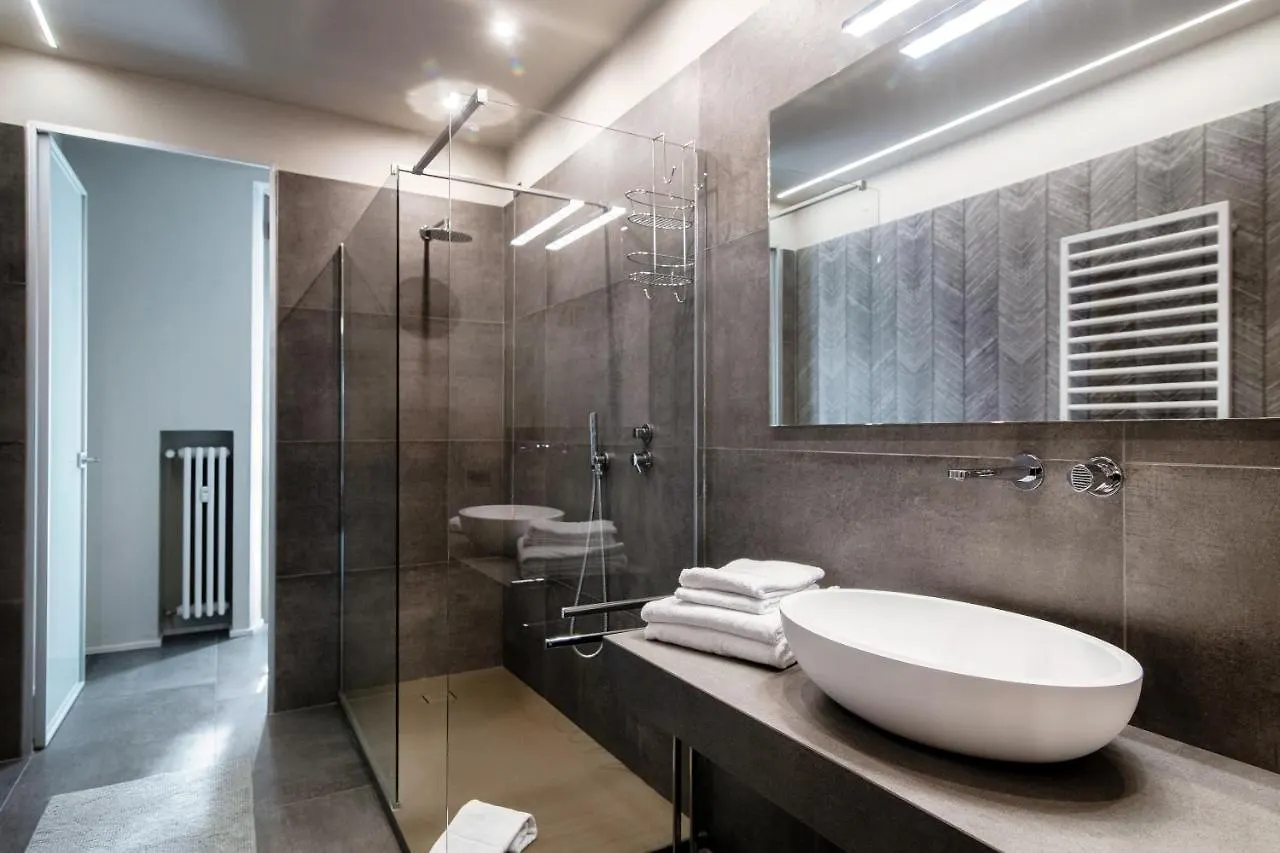 By The Lake - Downtown Como Apartment
